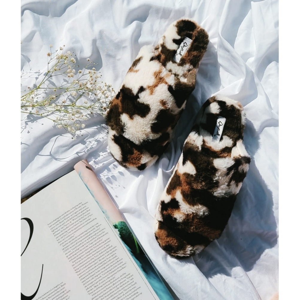 🚨FEW SIZES LEFT// Camouflage fur slides - Picture 2 of 5